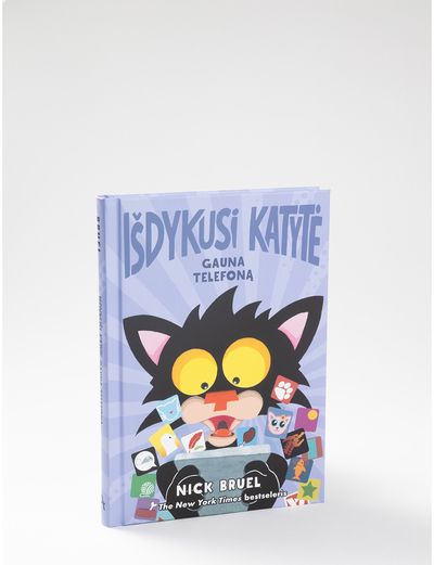 Išdykusi katytė gauna telefoną