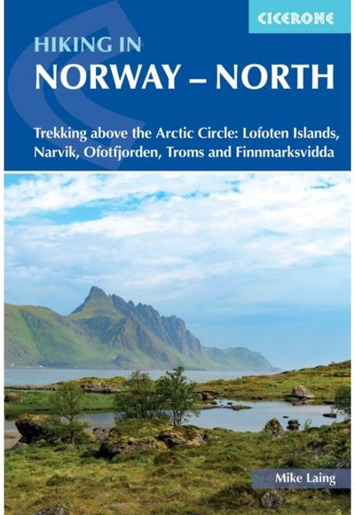 Hiking in Norway - Trekking above the
