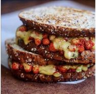 Beautifully Real Food: VEGAN MEALS YOU'LL LOVE TO EAT: Guilt-free, Meat-free Recipes to Indulge In LOVE TO EAT: Guilt-free, Meat-free Recipes to Indulge In