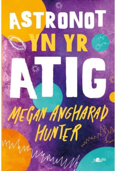 Astronot yn yr Atig