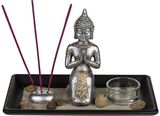 Dovanų rinkinys BUDDHA (statulėlė+padėklas+žvakidė+smilkalai+akmenėliai+smėlis), 22x14 cm