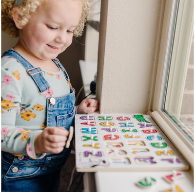 Lavinamoji dėlionė MELISSA&DOUG See-Inside Alphabet Peg (LC)