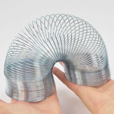 Žaislas metalinė spyruoklė didelė sk. 8 cm