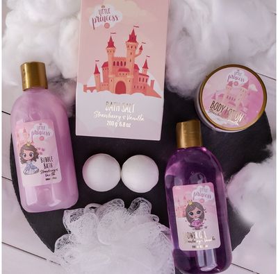 Vonios rinkinys LITTLE PRINCESS lagaminėlyje (dušo želė+vonios putos+vonios drus ka+kūno losjonas+vonios burbulai+kempinė), 300ml+300ml+200g+110ml+40gx2+20g