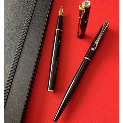 Plunksnakotis Diplomat TRAVELLER, F, Black lacquer-Gold