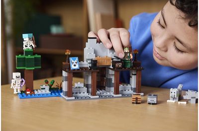 LEGO Minecraft Vilkų Tvirtovė 21261L
