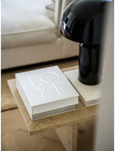 Nuotraukų albumas A Story of Love, 30 psl.