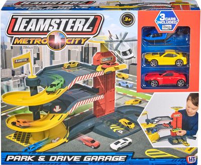 TEAMSTERZ Miesto garažas + 3 automobiliai