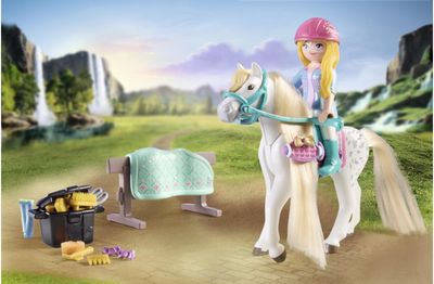 PLAYMOBIL WORLD OF HORSES Arklių plovykla su Isabella ir Lioness 71354