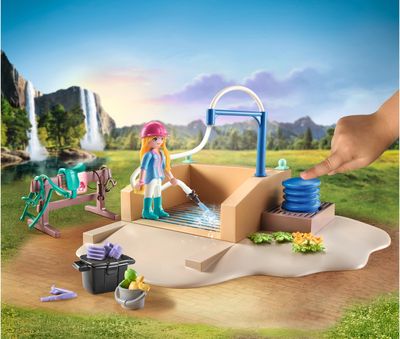 PLAYMOBIL WORLD OF HORSES Arklių plovykla su Isabella ir Lioness 71354