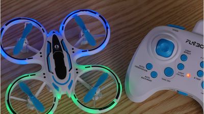 FLYBOTIC Radijo bangomis valdomas dronas Neon Stunt