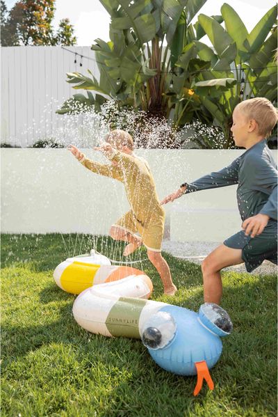 Pripučiama vandenį purškianti gyvatę SUNNYLIFE Sprinkler Into the Wild Multi