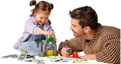 LEGO DUPLO TRAUKINUKO TUNELIO IR BĖGIŲ PAPILDOMAS RINKINYS 10425