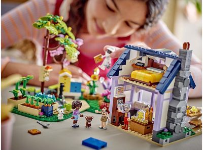 LEGO FRIENDS BITININKO NAMAS IR GĖLIŲ SODAS 42669