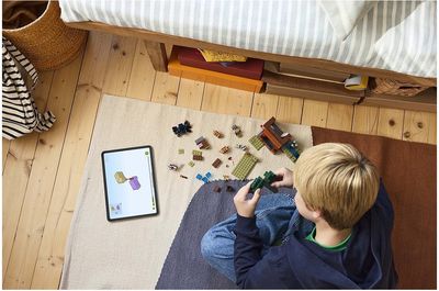 LEGO Minecraft KASYKLOS TYRINĖJIMAS SU ŠARVUOČIU 21269