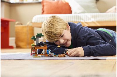 LEGO Minecraft KASYKLOS TYRINĖJIMAS SU ŠARVUOČIU 21269