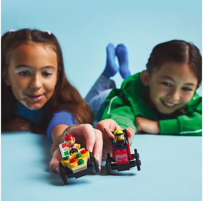 LEGO City PICŲ IŠVEŽIOJIMO IR UGNIAGESIŲ LENKTYNINIŲ AUTOMOBILIŲ PAKUOTĖ 60458