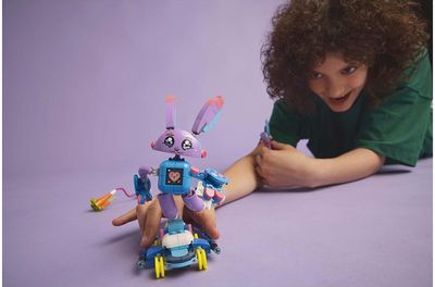 LEGO Dreamzzz IZZIE IR ŽAIDIMŲ TRIUŠIUKAS BUNCHURRO 71490