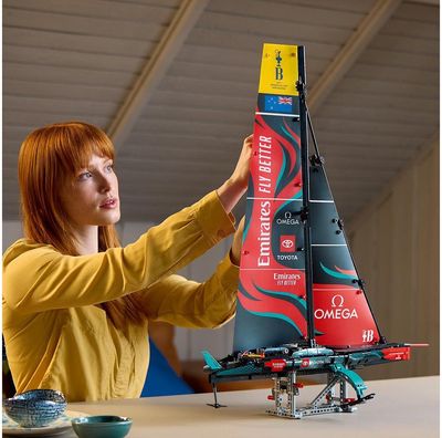 LEGO TECHNIC Jachta Emirates Team New Zealand AC75 42174