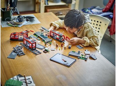 LEGO CITY Miesto centro tramvajus ir stotelė 60423