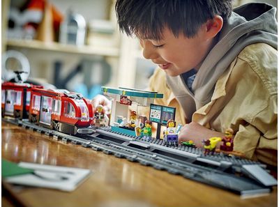 LEGO CITY Miesto centro tramvajus ir stotelė 60423