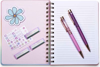 Kanceliarins rinkinys POSH+POP Retro Floral: užrašinė, rašikliai, lip. lapeliai