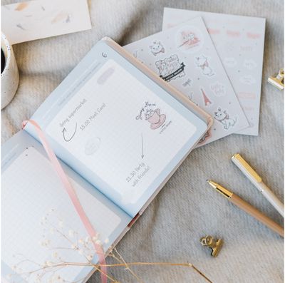 Mokslo kalendorius DISNEY BONJOUR MARIE 2025/2026 diena puslapyje 11 mėn.