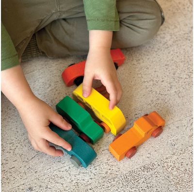 Medinis žaislas MENTARI Spalvingų automobilių rinkinys