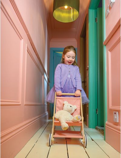 Medinis žaislas MENTARI Lėlės vežimėlis