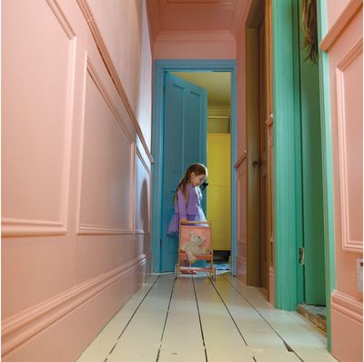 Medinis žaislas MENTARI Lėlės vežimėlis