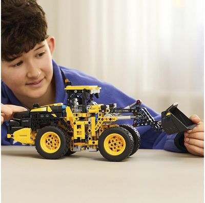 LEGO Technic Krautuvas Volvo L120 Electric