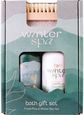Vonios rinkinys WINTER SPA dovanų dėžutėje: dušo želė 100ml, kūno losjonas 100ml , nagų šepetėlis su medine rankena, kvapas: gaivi pušis ir žiemos uogos