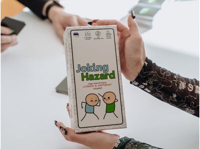 Stalo žaidimas JOKING HAZARD (LT)