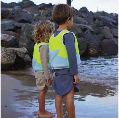 Plaukimo liemenė SUNNYLIFE Salty the Shark Aqua Neon Yellow, 3–6 metai, iki 30 kg