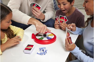 Stalo žaidimas UNO SPIN