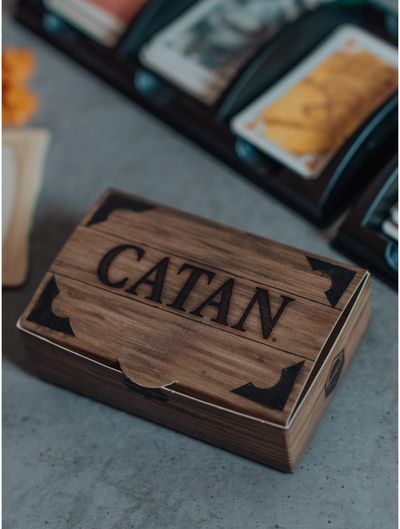 Stalo žaidimo CATAN papildymas Cities & Knights (miestai ir riteriai)