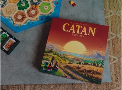 Stalo žaidimo CATAN papildymas Cities & Knights (miestai ir riteriai)