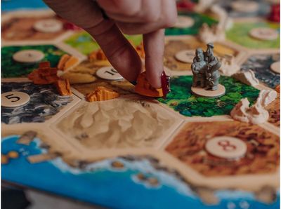Stalo žaidimo CATAN papildymas Cities & Knights (miestai ir riteriai)