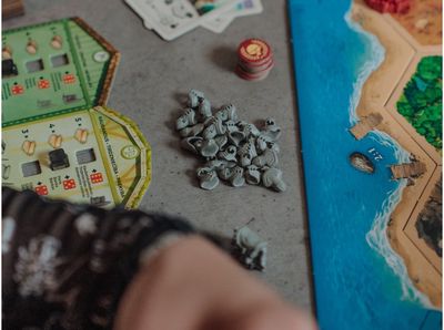 Stalo žaidimo CATAN papildymas Cities & Knights (miestai ir riteriai)