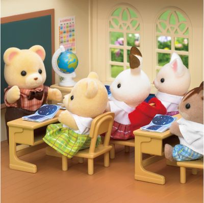 SYLVANIAN FAMILIES Mokykla medyje