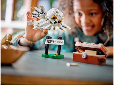 LEGO Harry Potter Hedwig at 4 Privet Drive