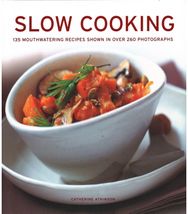 Slow Cooking: 135 mouthwatering recipes shown in over 260 photographs