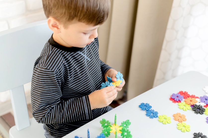 Kaip pasirinkti amžiui ir gebėjimams tinkamus žaislus ir žaidimus?