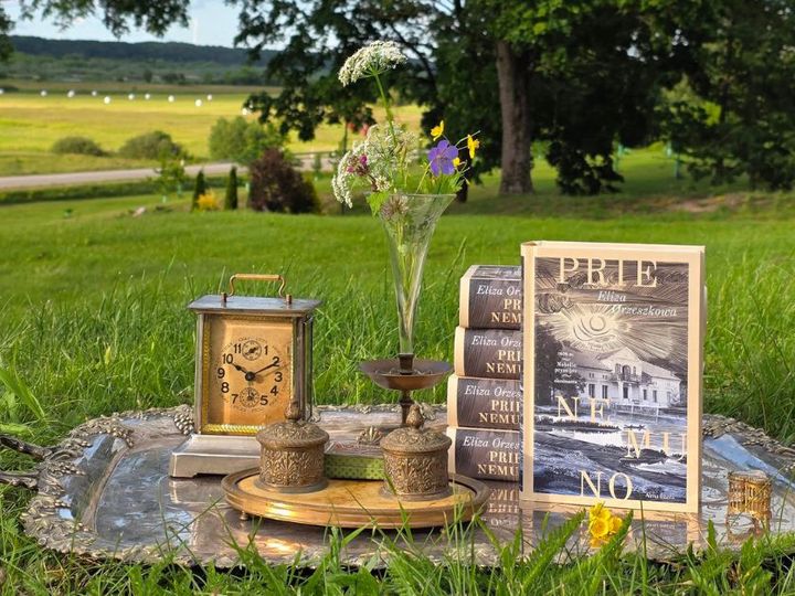 Kaimelio dvare rastos senų laikraščių skiautės įkvėpė naujai išleisti garsų XIX amžiaus romaną „Prie Nemuno“